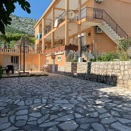 Apartments In Villa Viktoria Сутоморе Екстериор снимка