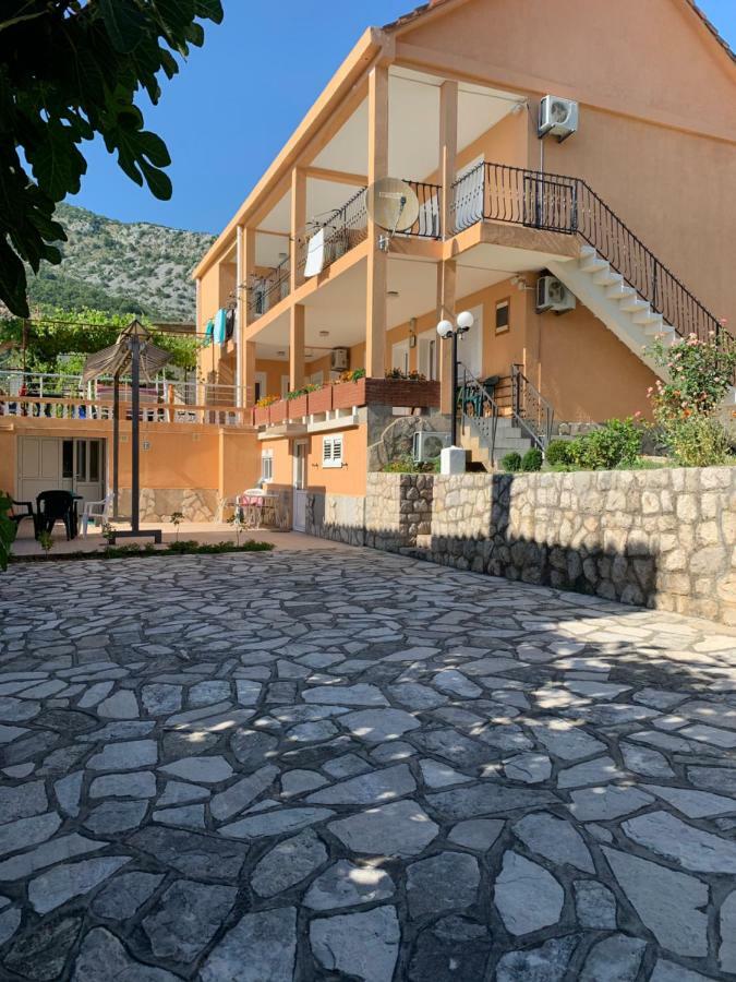 Apartments In Villa Viktoria Сутоморе Екстериор снимка